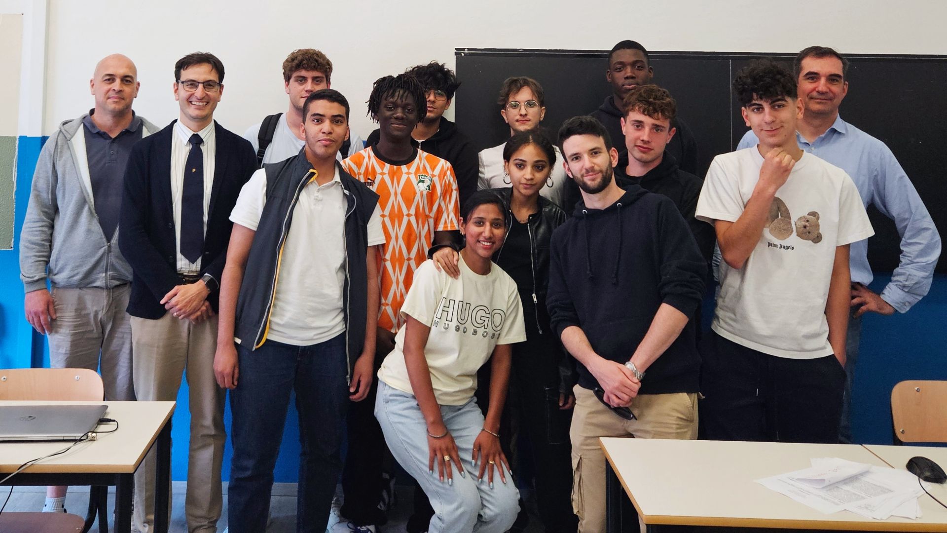 Foto di gruppo degli studenti di una classe dell'ITS Logistica di Piacenza