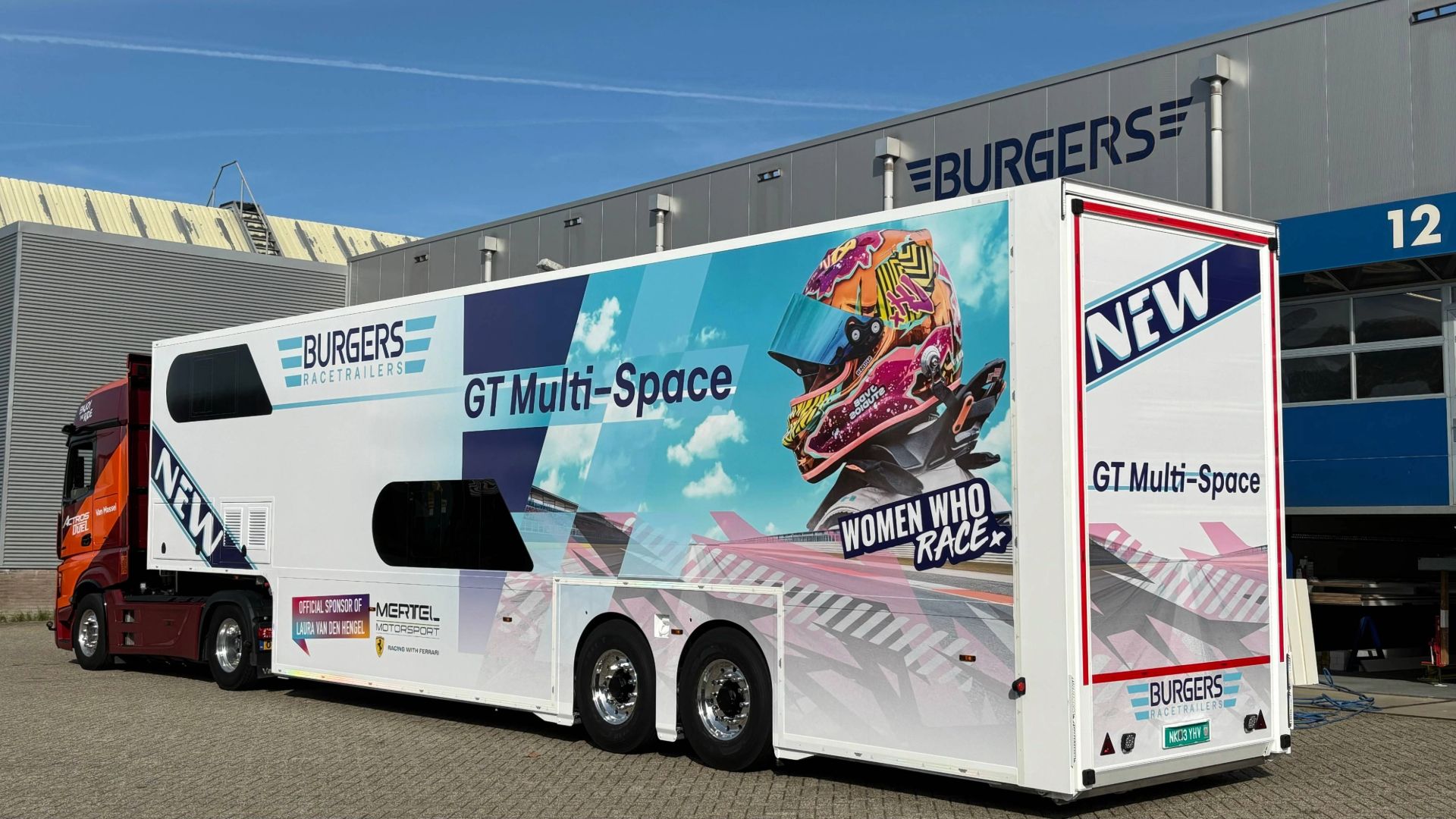 Semirimorchio doppio piano GT Multi-Space Burgers con logo Women who race
